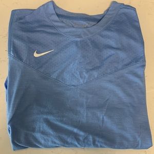 Nike men’s basketball shooting shirt.
